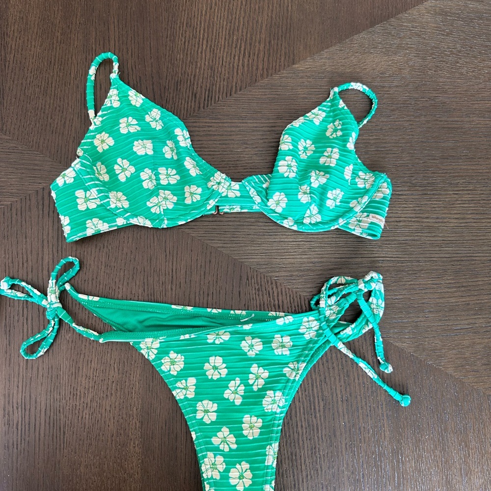 Billabong x Wrangler - Green Floral Bikini Set